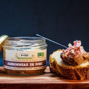 Jambonneau de porc bio et sa tartine de pain-Ferme-de-la-Rousse-photo-Laurie-Escrouzailles