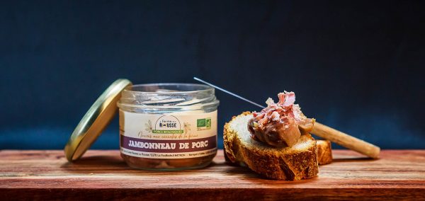 Jambonneau de porc bio et sa tartine de pain-Ferme-de-la-Rousse-photo-Laurie-Escrouzailles