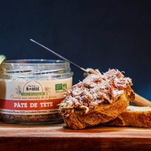 Pâté de tête de porc bio et sa tartine de pain-Ferme-de-la-Rousse-photo-Laurie-Escrouzailles