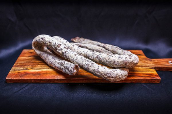 Saucisse sèche de porc bio-Ferme-de-la-Rousse-photo-Laurie-Escrouzailles